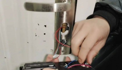 這室友靠譜！長沙一學(xué)生花80元為宿舍自制指紋鎖：從小喜歡搗鼓，做出來感覺特別爽