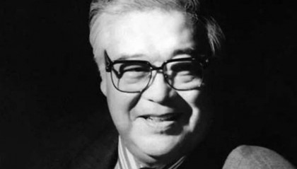 受中央領(lǐng)導(dǎo)同志委托，中宣部副部長、中央廣播電視總臺(tái)臺(tái)長慎海雄一行，前往北京電影制片廠，深切悼念于洋同志