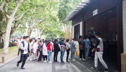 女廁所總是排隊(duì)？全國政協(xié)委員周世虹建議從設(shè)計(jì)端改革