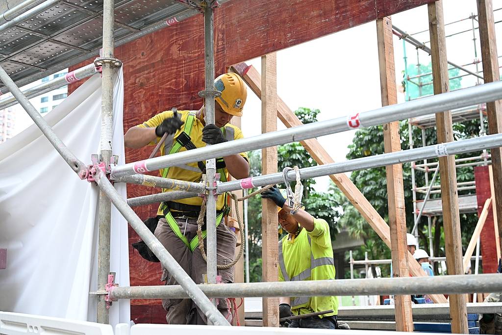 赴香港做建筑工月薪3萬月休9天，搞清全貌再說羨慕