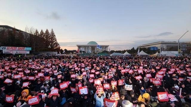 彈劾尹錫悅不成改逮捕，執(zhí)政黨又卡Bug：總統(tǒng)會簽字逮捕自己？