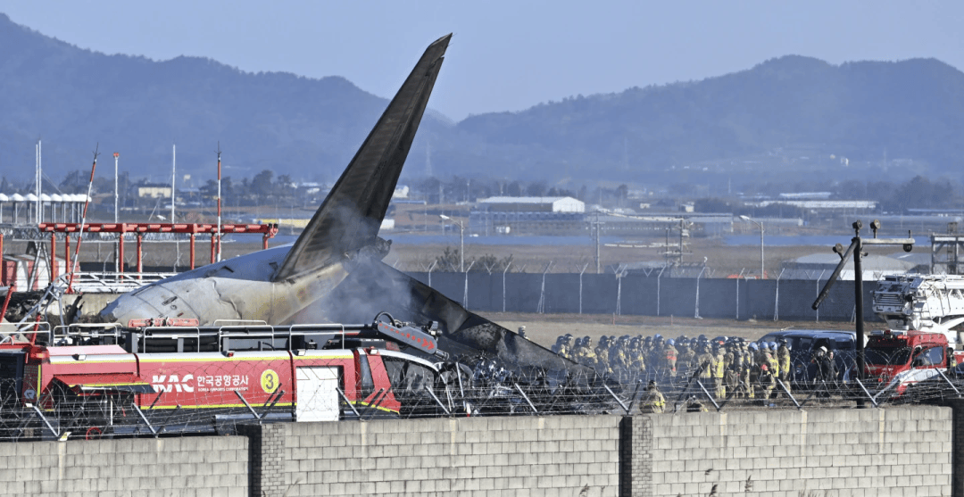 最新消息：黑匣子部分受損！179人遇難，有人一家9口都在機上，濟州航空CEO鞠躬道歉！航司：事發(fā)前已投保10億美元責(zé)任保險賠償