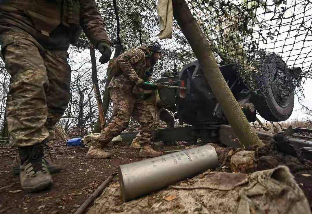 70枚導彈從天而降，烏軍多名高官被撤，普京報復太狠，美毫無辦法