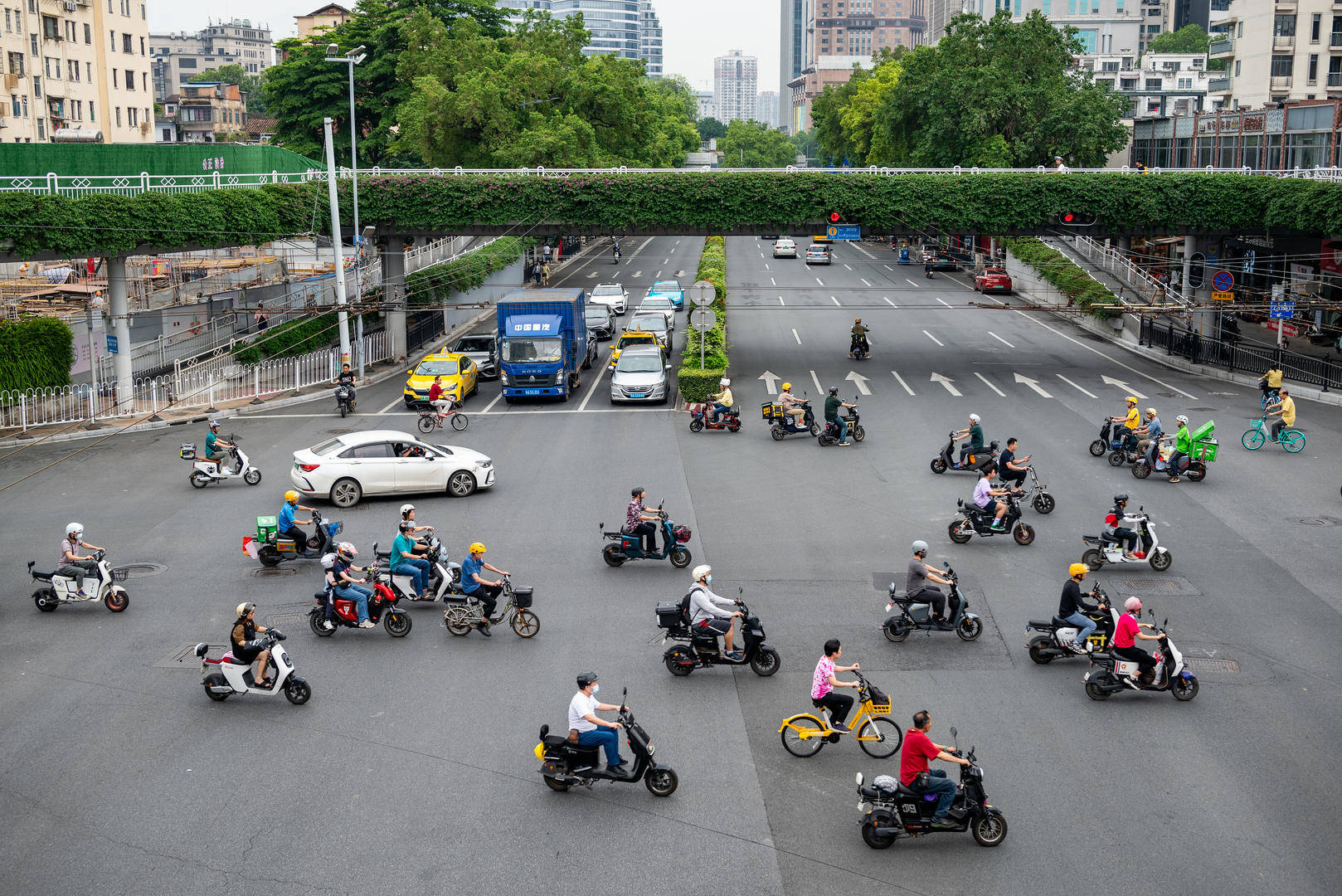 因20元電動(dòng)自行車罰款，廣州一女子將市政府告上法庭 需求與治理如何兩全？